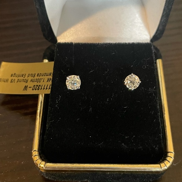 14K 1.00 cttw Round VS Diamond Stud Earrings - Picture 2 of 3